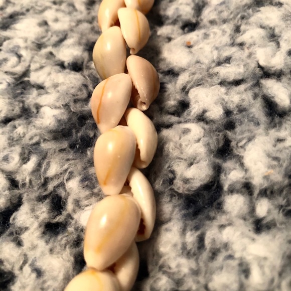 Shell Necklace - Picture 2 of 2